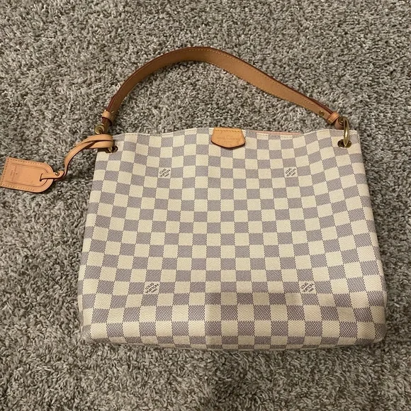 Louis Vuitton purse!! - Picture 1 of 3